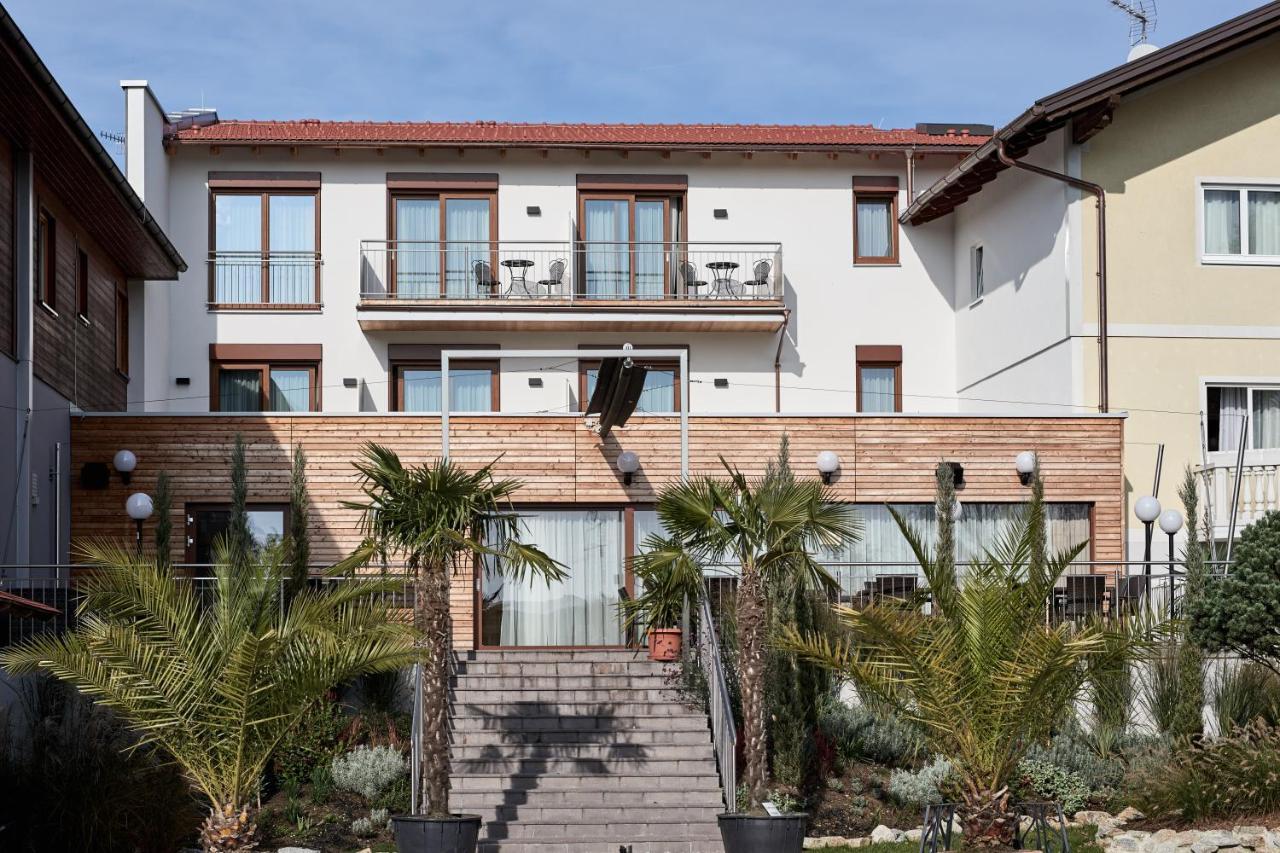 Hotel Gasthof-Strasser Tumeltsham エクステリア 写真