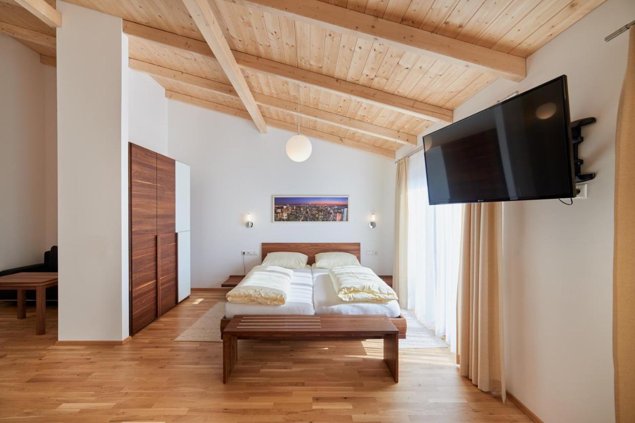 Hotel Gasthof-Strasser Tumeltsham エクステリア 写真