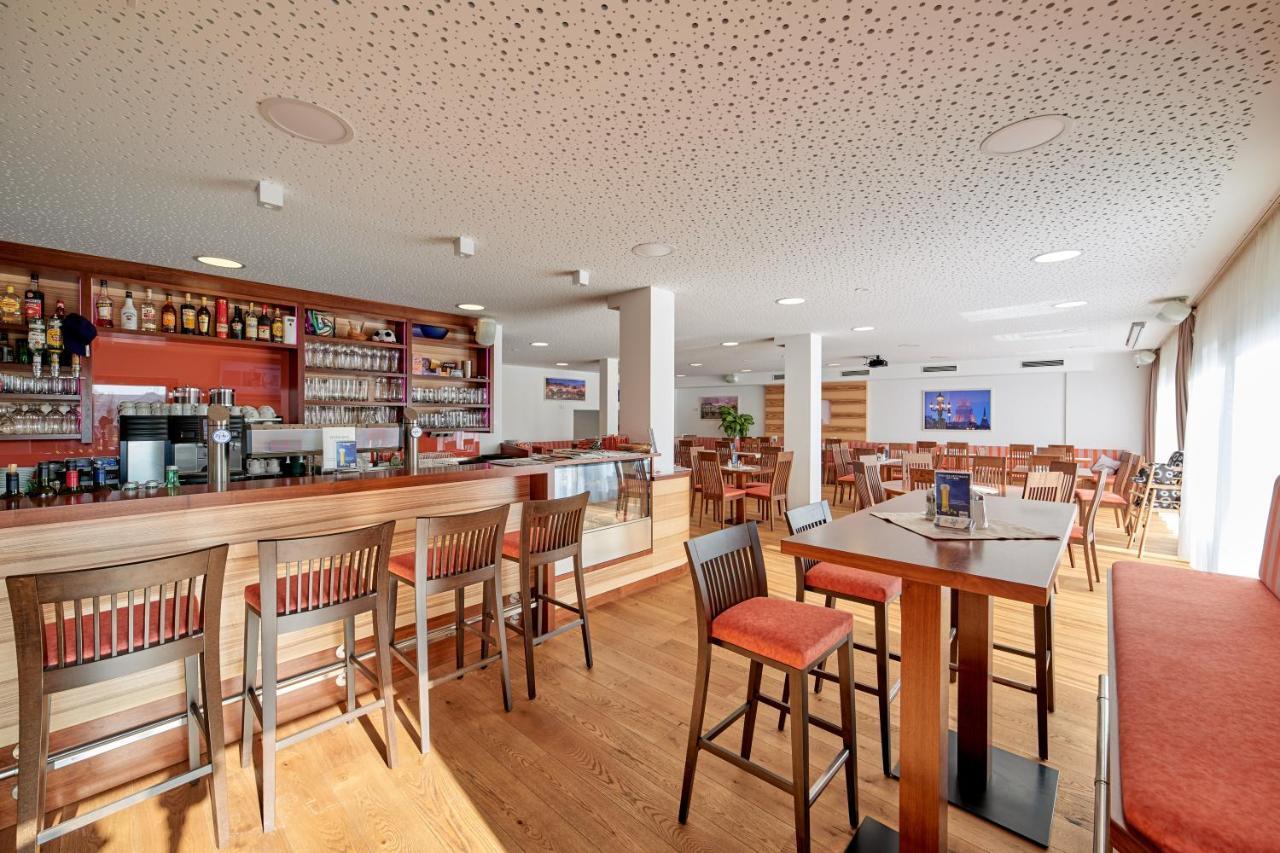 Hotel Gasthof-Strasser Tumeltsham エクステリア 写真